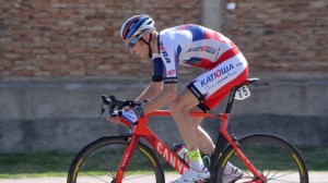 Велогонщик из России переломал кости при массовом завале на «Тур де Франс»